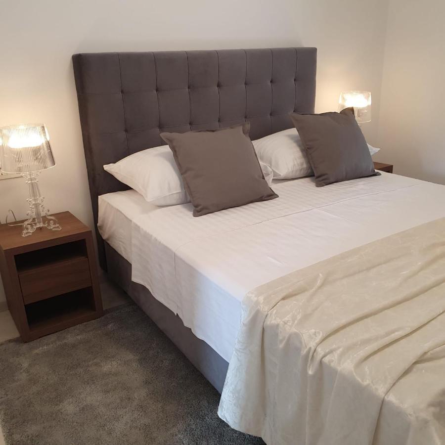 Villa Aquamarine Apartments Новаля Екстериор снимка