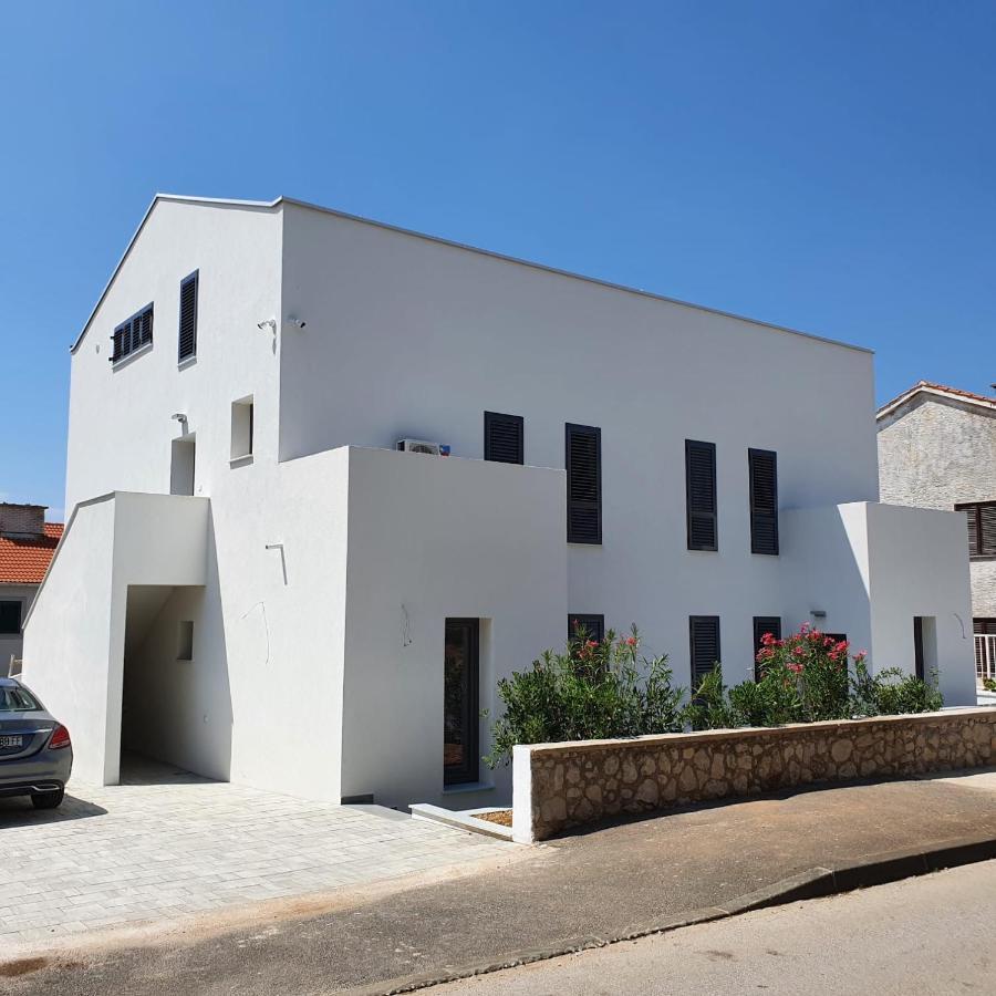 Villa Aquamarine Apartments Новаля Екстериор снимка