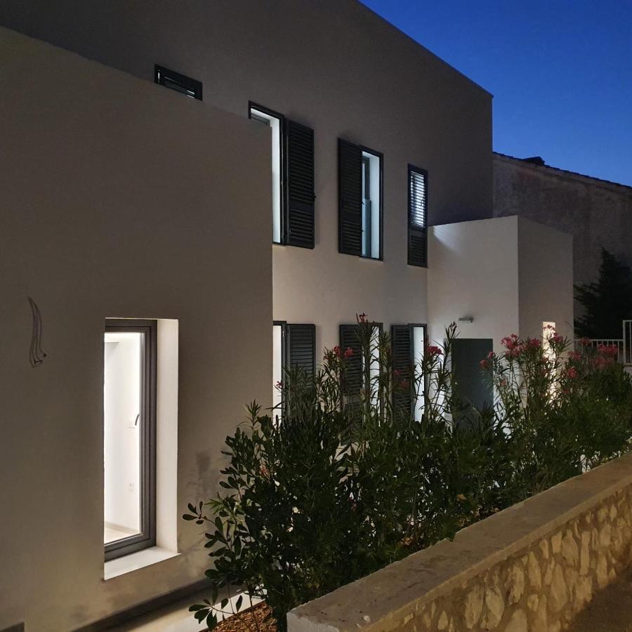 Villa Aquamarine Apartments Новаля Екстериор снимка