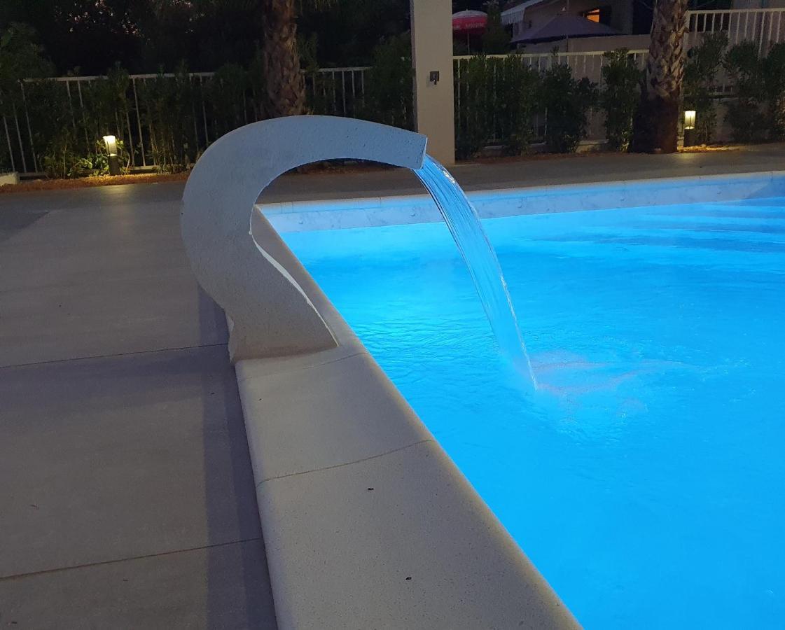 Villa Aquamarine Apartments Новаля Екстериор снимка