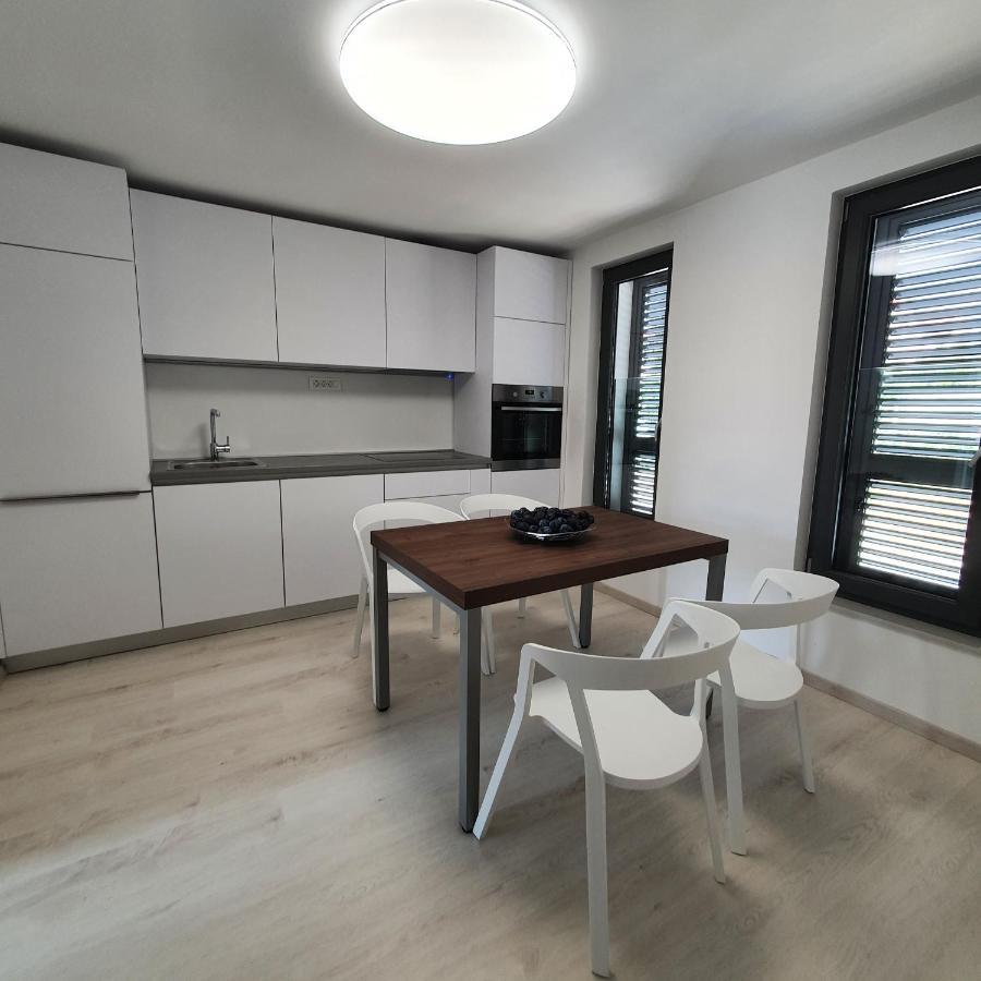 Villa Aquamarine Apartments Новаля Екстериор снимка
