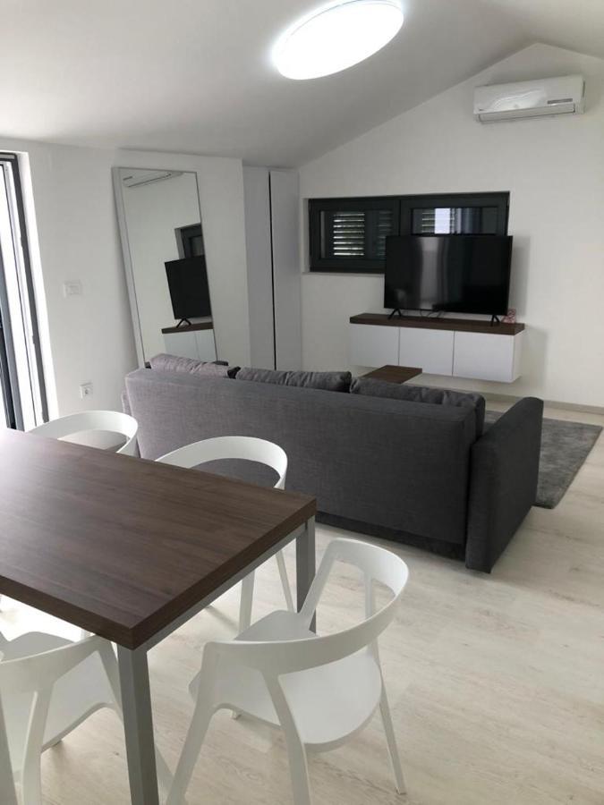 Villa Aquamarine Apartments Новаля Екстериор снимка