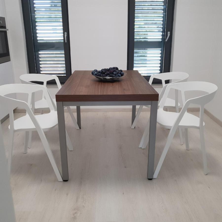 Villa Aquamarine Apartments Новаля Екстериор снимка