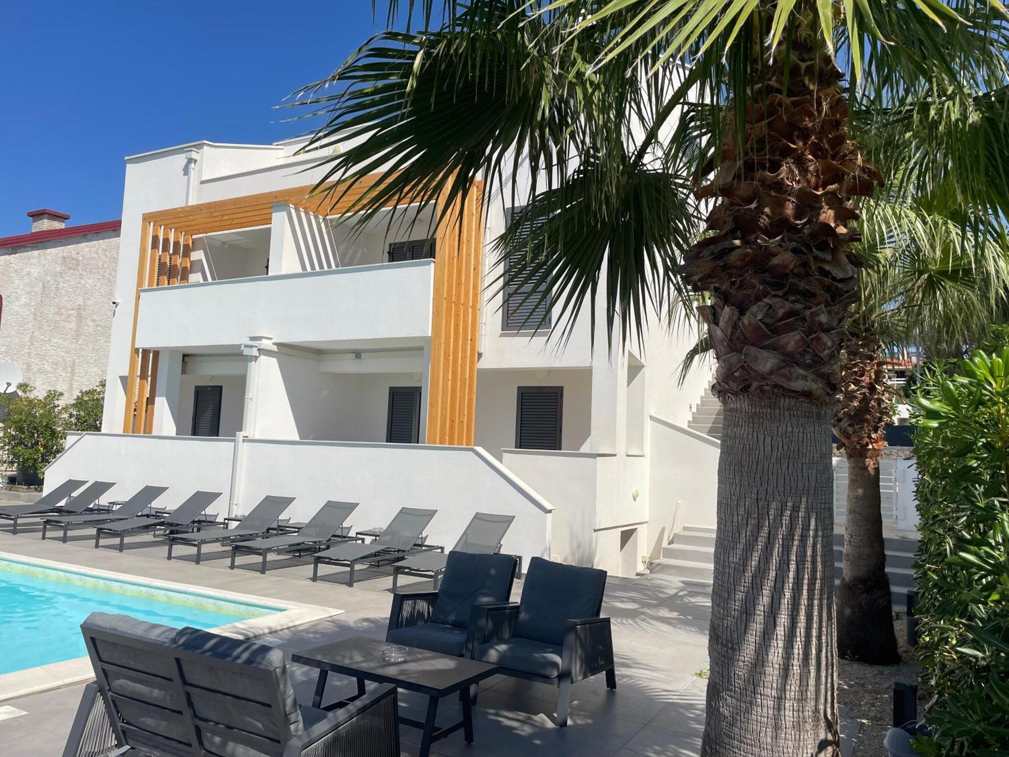 Villa Aquamarine Apartments Новаля Екстериор снимка