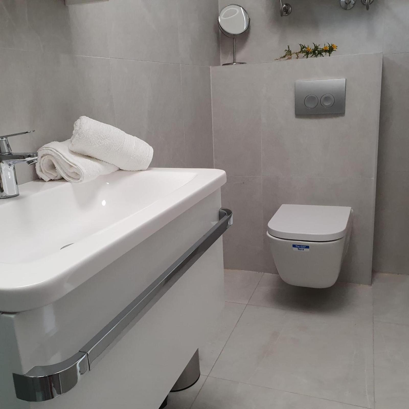 Villa Aquamarine Apartments Новаля Екстериор снимка