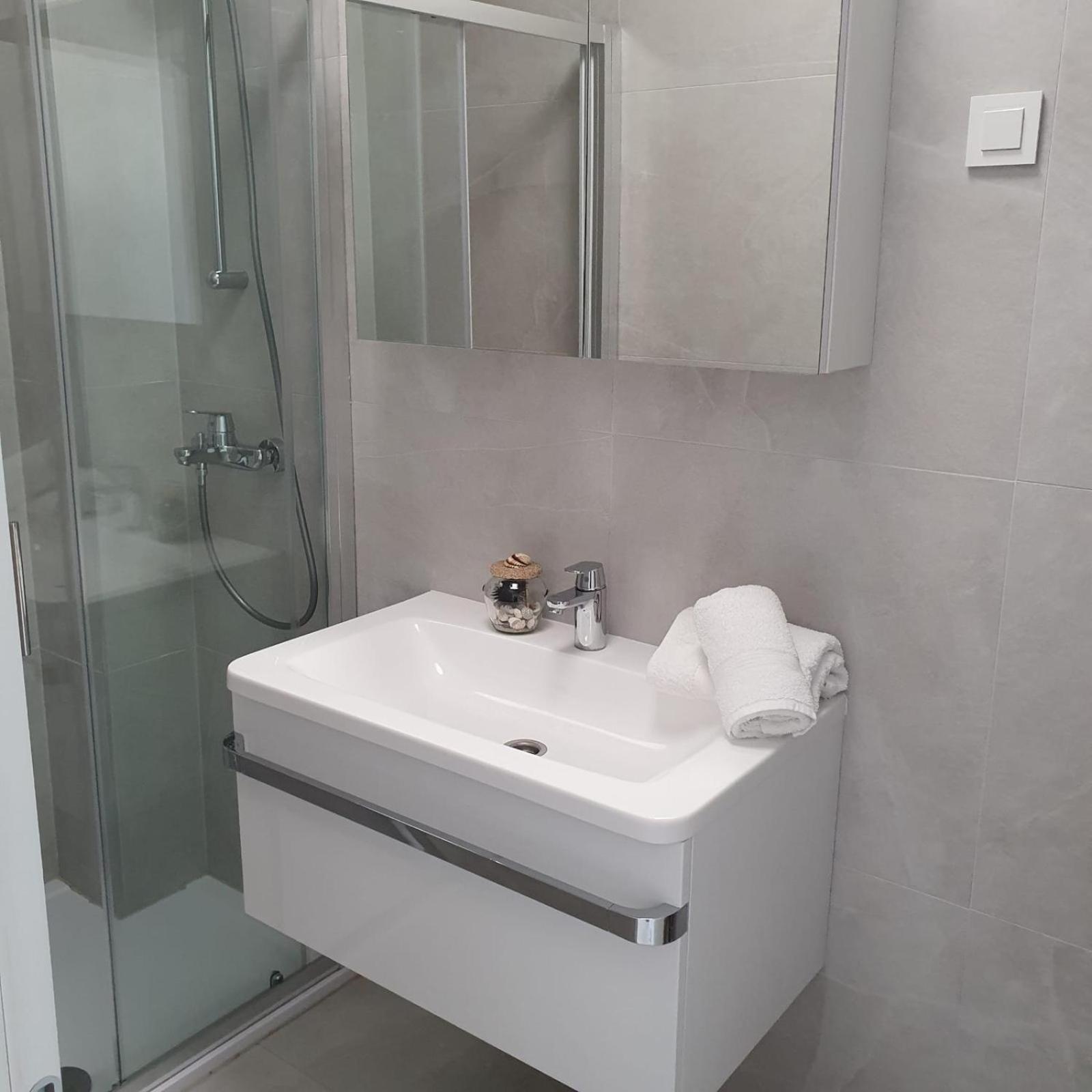 Villa Aquamarine Apartments Новаля Екстериор снимка